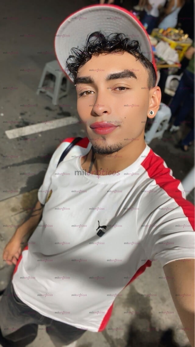 FOTOS DE JOVEN COLOMBIANO MORBOSO Y JUGUETÓN . POCOS LÍMITES !!!