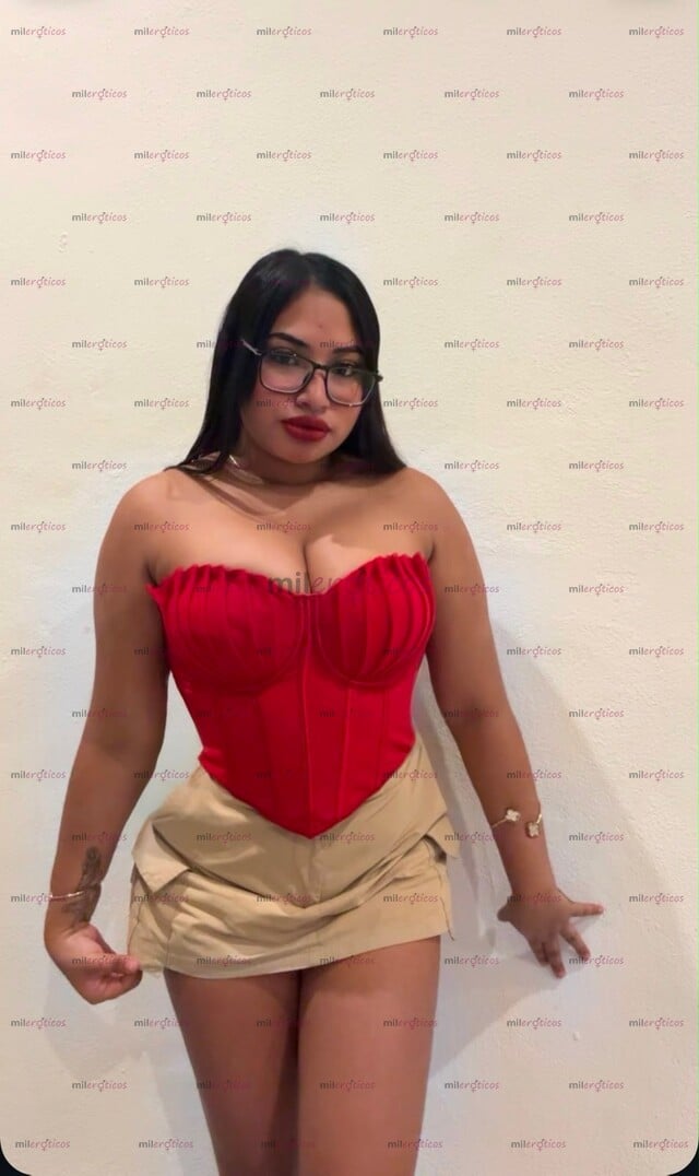 FOTOS DE HERMOSA PELINEGRA , CHAPARRITA , DELGADA Y CON GRANDES TETAS