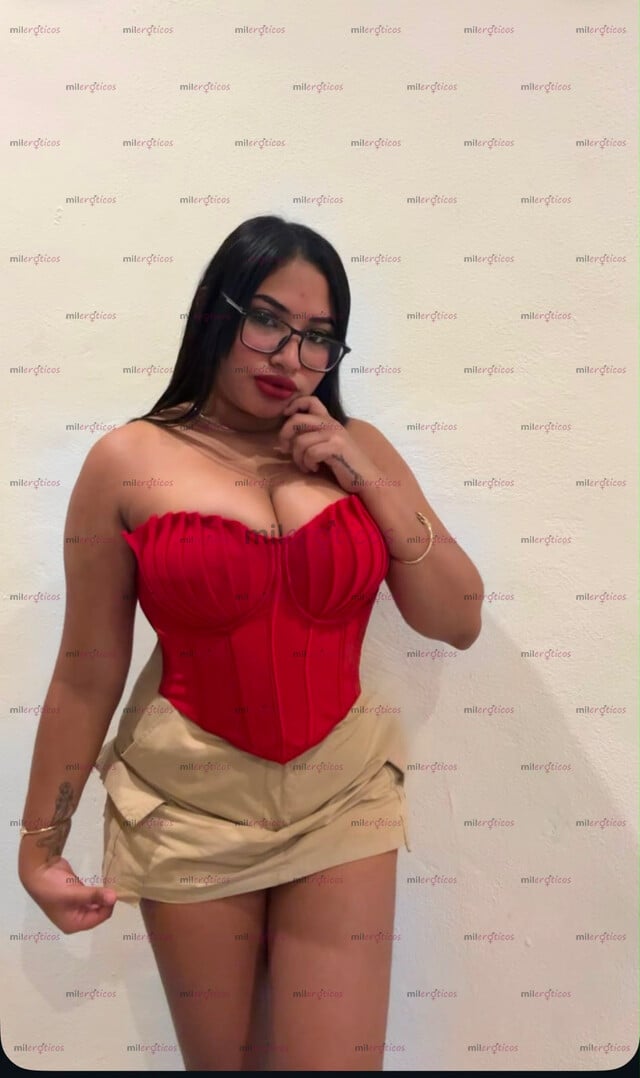 FOTOS DE HERMOSA PELINEGRA , CHAPARRITA , DELGADA Y CON GRANDES TETAS