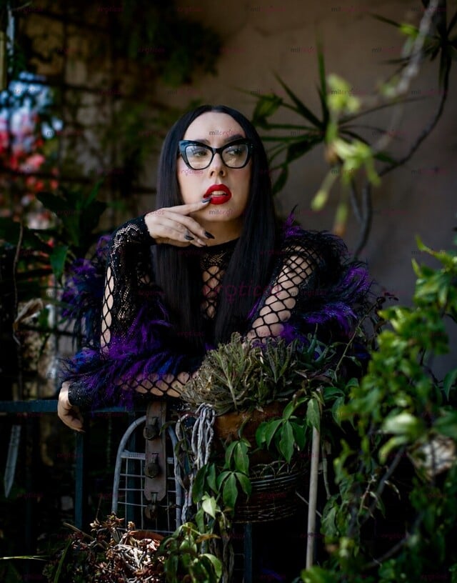 FOTOS DE . . .VERONICA . . . LA DIOSA DEL SEXXXO ORAL EN TIJUANA . . . .