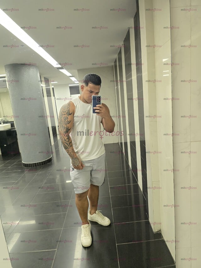 FOTOS DE MASAJISTA PROFESIONAL EXCLUSIVO Y NUEVO EN LA CIUDAD