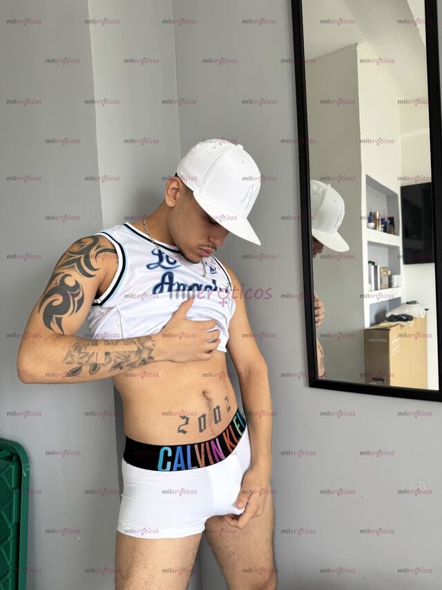 FOTOS DE ÚLTIMO DÍA MACHO CHAKAL BISEXUAL TATUADO CON RICA VERGA GRUESA Y LECHOSA