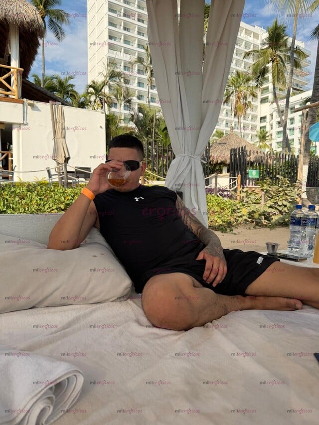 FOTOS DE HOLA SOY DANIEL UN CHICO COLOMBIANO GUAPO Y MUY CALIENTE