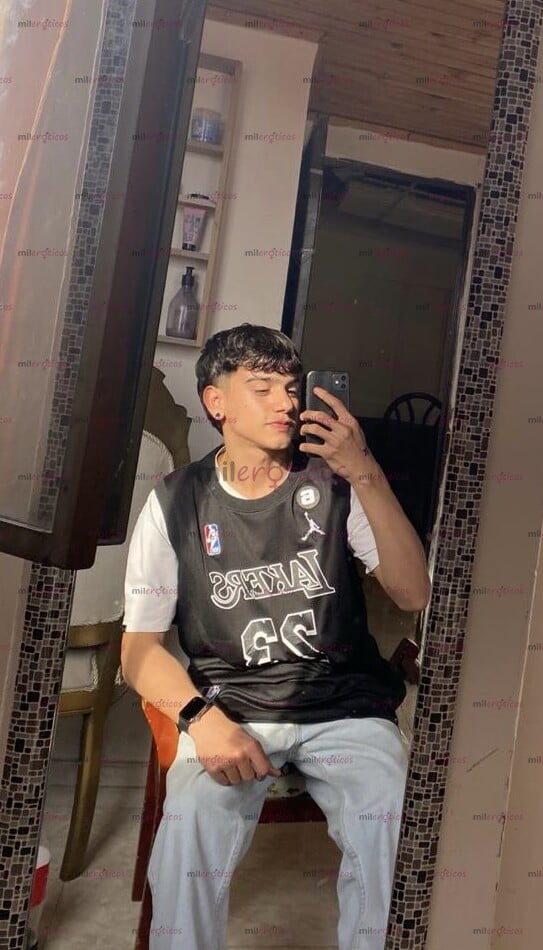 FOTOS DE COLOMBIANO DE 19 AÑOS , CON 20CM Y MUY BUEN HIGIENE PERSONAL