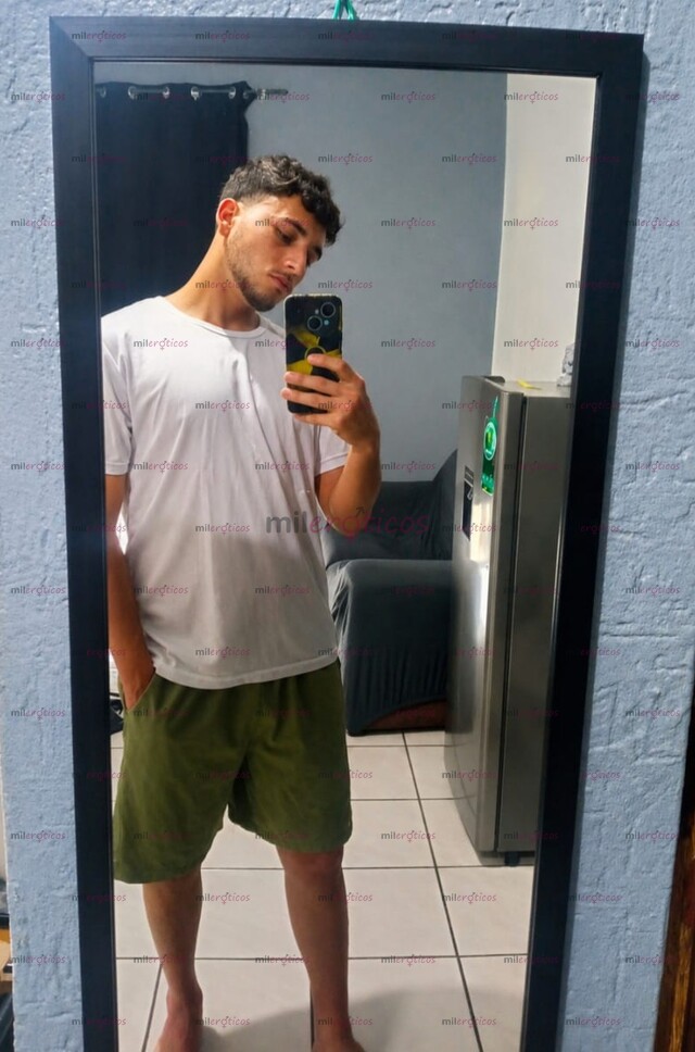 FOTOS DE CHICO VERSÁTIL JOVEN, ATENTO Y CON MANOS EXPERTAS EN MASAJES