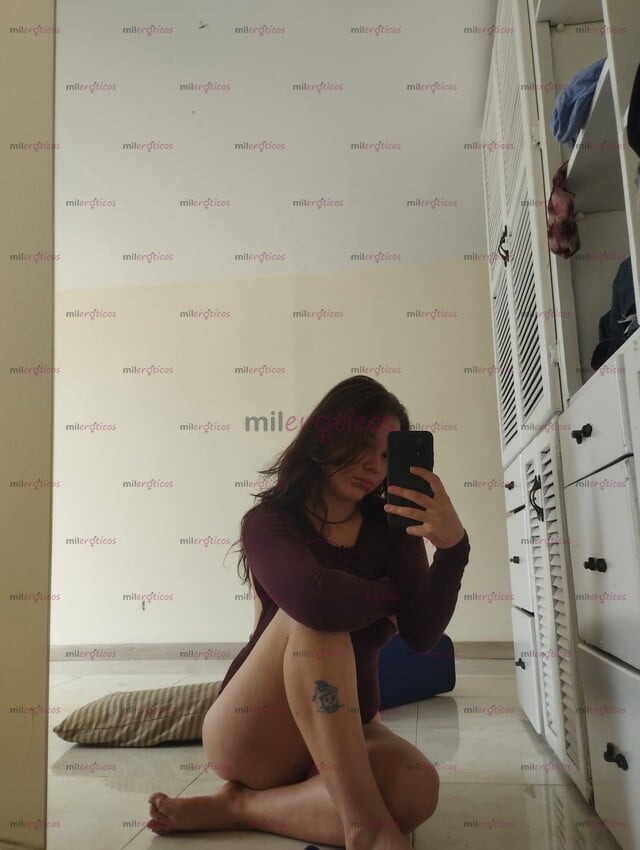 FOTOS DE CHICA DE PIEL BLANCA TATUADA CON PIERCINGS BUENAS TETAS