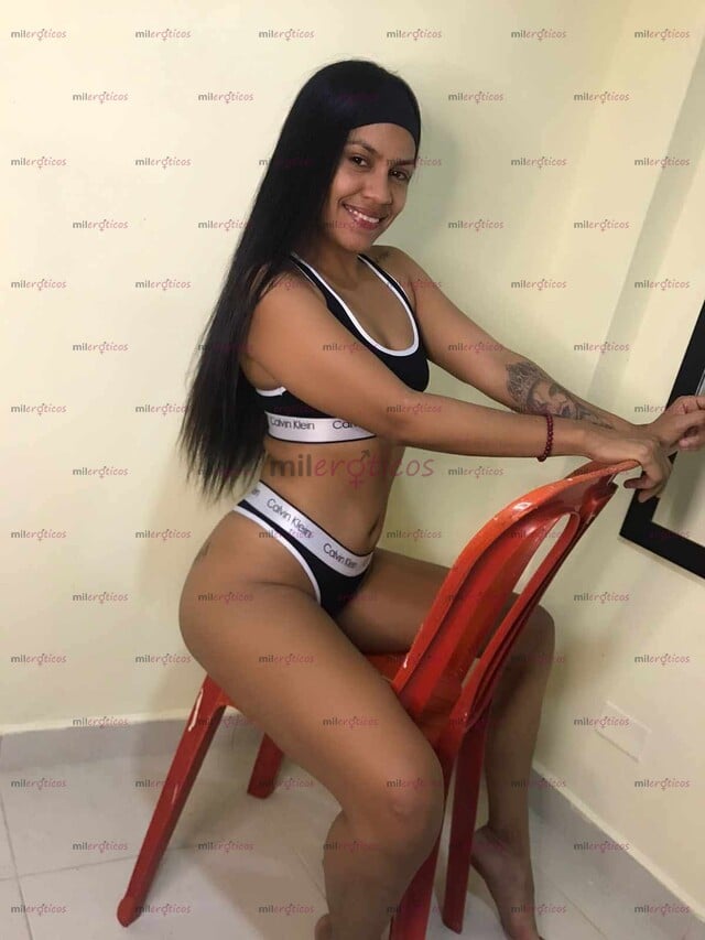 FOTOS DE NEGROTA EXOTICAMENTE DELICIOSA CON UNA MAMADA ESPECTACULAR