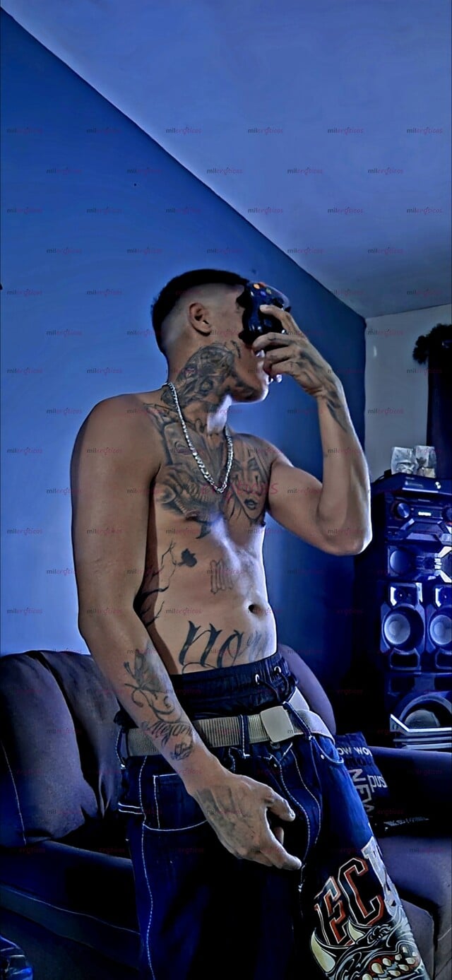 FOTOS DE JOVEN 19CM VARONIL DISPONIBLE .. MORENO TATUADO RICO PARA COMPLACERTE COMPAS.