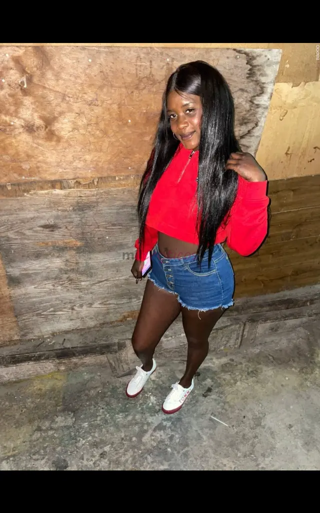 Ven y conoce esta linda negrita dispuesta a cumplir tus mas locas fantasiasaqui estare para hacerte unos buenos masajesbailes eroticostodo lo que se p...