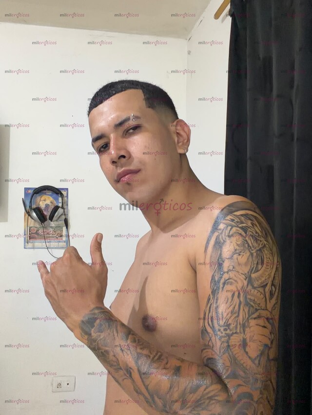 FOTOS DE JOVEN MACHO CALEÑO SIMPÁTICO FULL ARRECHO BRINDA MUY BUEN SERVICIO