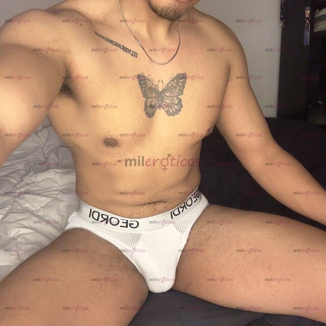 FOTOS DE JOVEN, MORENO, PASIVO NALGON COMPLACIENTE