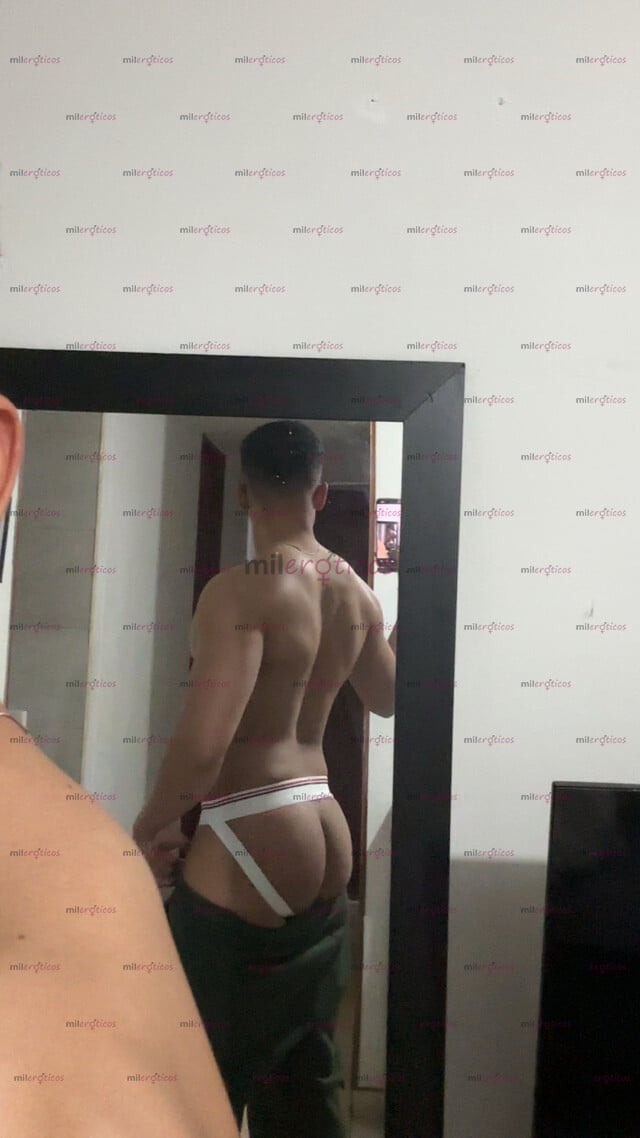 FOTOS DE JOVEN, MORENO, PASIVO NALGON COMPLACIENTE