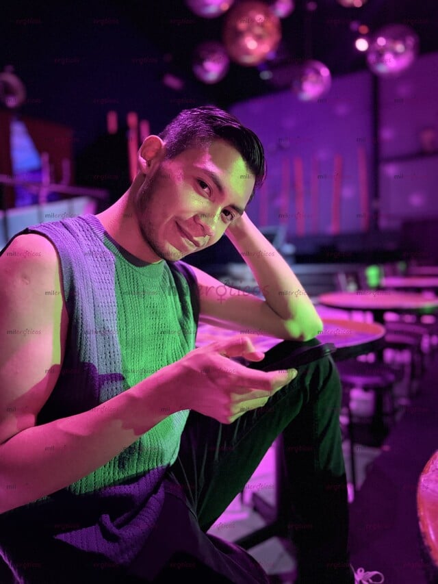 FOTOS DE CHICO VERGON, ATRACTIVO, VARONIL, CON MUCHA LECHE PARA COMPLACER