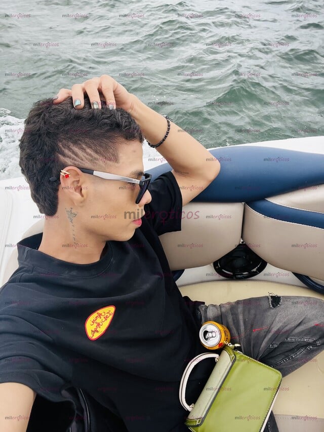 FOTOS DE JOVEN VERSÁTIL MÁS PASIVO GANOSO DE SEXO Y PLACER.