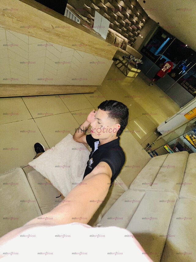 FOTOS DE JOVEN VERSÁTIL MÁS PASIVO GANOSO DE SEXO Y PLACER.
