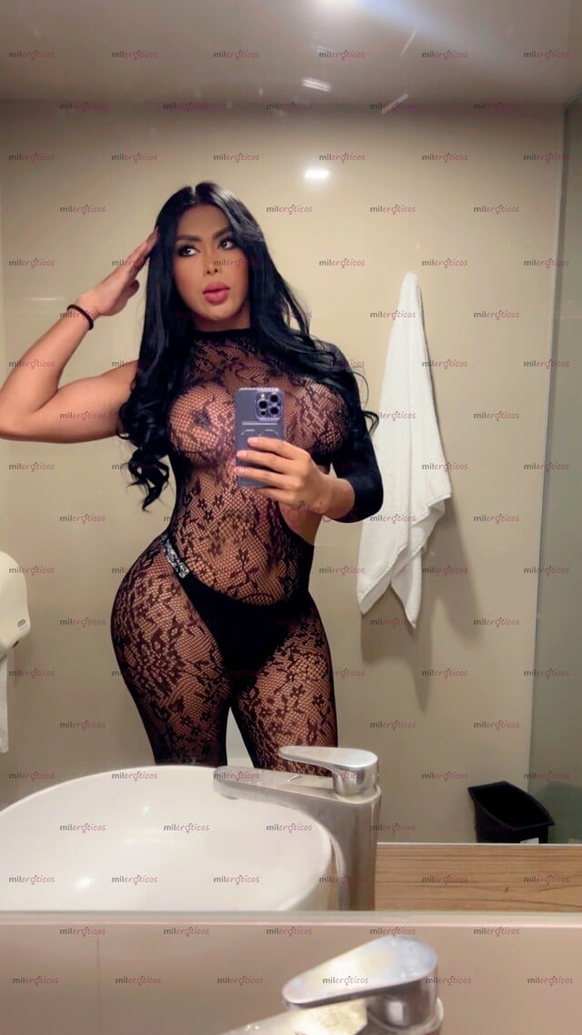 FOTOS DE DELICIOSA CHICA TRANS CON BELLO ROSTRO Y RICO CARAMELO ENTRE LAS PIERNAS