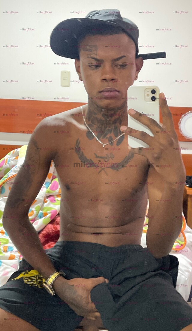 FOTOS DE MACHO NEGRO FULL LECHERO POTENTE 23CM ATIENDO MUJERES Y PAREJA