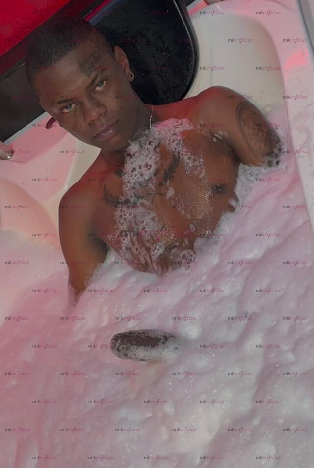 FOTOS DE MACHO NEGRO FULL LECHERO POTENTE 23CM ATIENDO MUJERES Y PAREJA