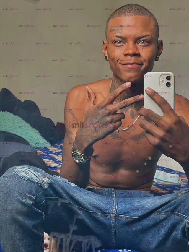 FOTOS DE MACHO NEGRO FULL LECHERO POTENTE 23CM ATIENDO MUJERES Y PAREJA