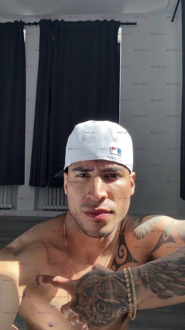 FOTOS DE DEPORTISTA TATUADO XL CON 21CM DE VERGA Y BUEN CULO MORBOSO