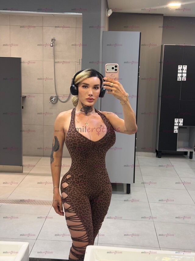 FOTOS DE CLAUDIA CONDE UNA BARBIE FITNESS COMPLACIENTE HERMOSA Y EXUBERANTE LECHERA