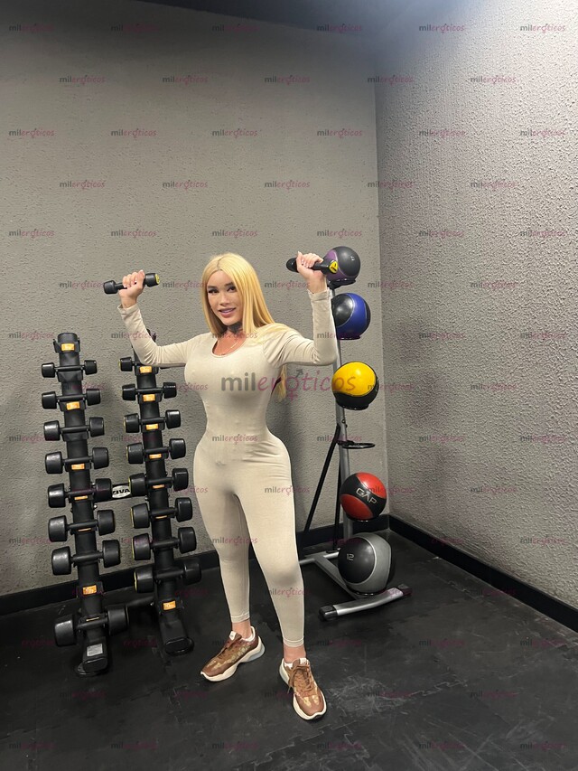 FOTOS DE CLAUDIA CONDE UNA BARBIE FITNESS COMPLACIENTE HERMOSA Y EXUBERANTE LECHERA