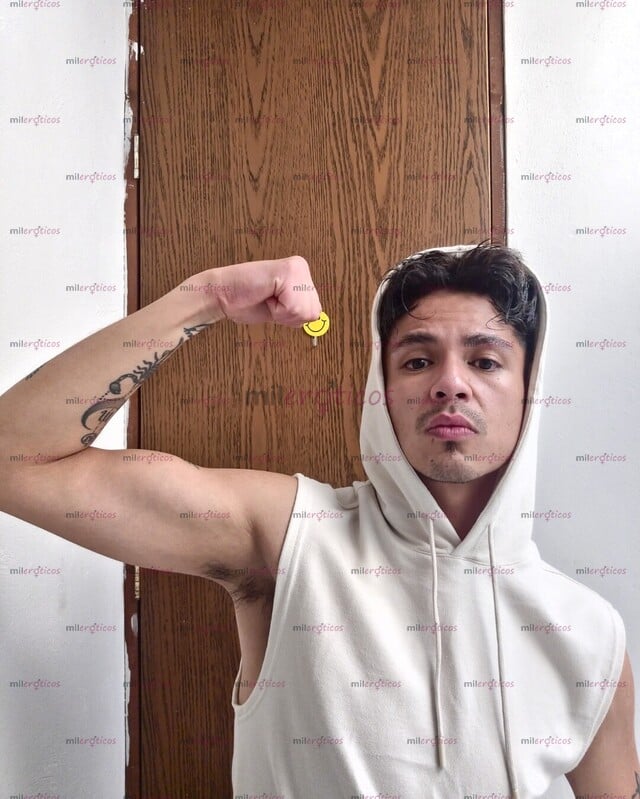 FOTOS DE ACTIVO , (CON GUSTO A QUE ME DEN BESO NEGRO Y LAMIDAS DE PEZONES)