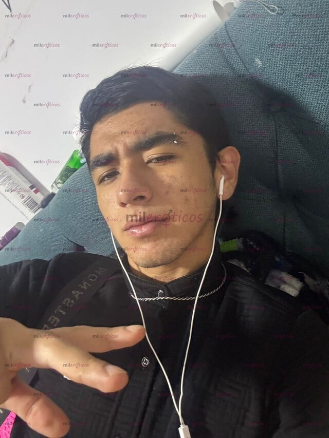 FOTOS DE SUMISO CON MUCHAS GANAS DE QUE ME PARTAS MI CULITO APRETADO Y CALIENTITO