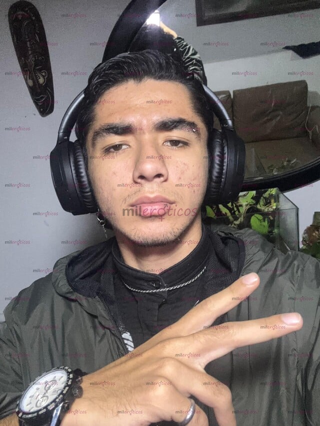 FOTOS DE SUMISO CON MUCHAS GANAS DE QUE ME PARTAS MI CULITO APRETADO Y CALIENTITO