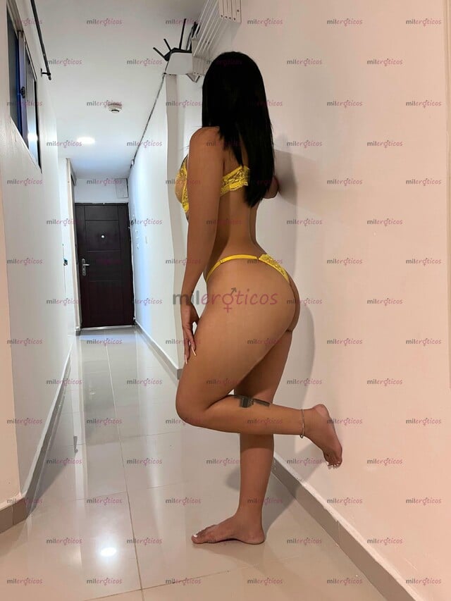 FOTOS DE ESTEFANIA CHIQUITA, NALGONA Y MUY COMPLACIENTE BB, VEN VAMOS A DIVERTIRNOS