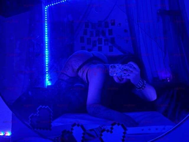 FOTOS DE UNA EMO NALGONA DE MYSPACE LLEGO PARA COMPLACERTE