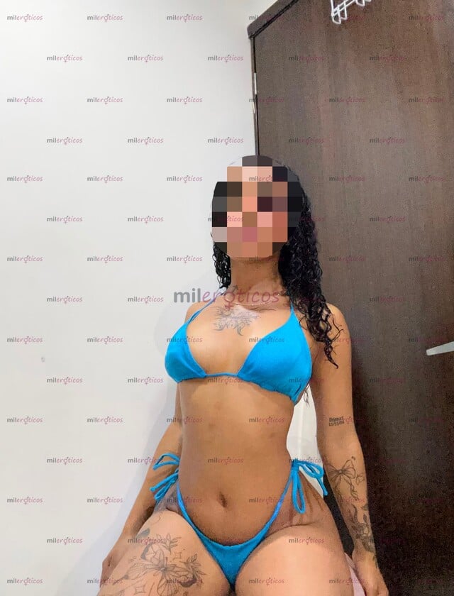 FOTOS DE TATUADA MORENA CRESPITA CARITA HERMOSA MUY JOVEN