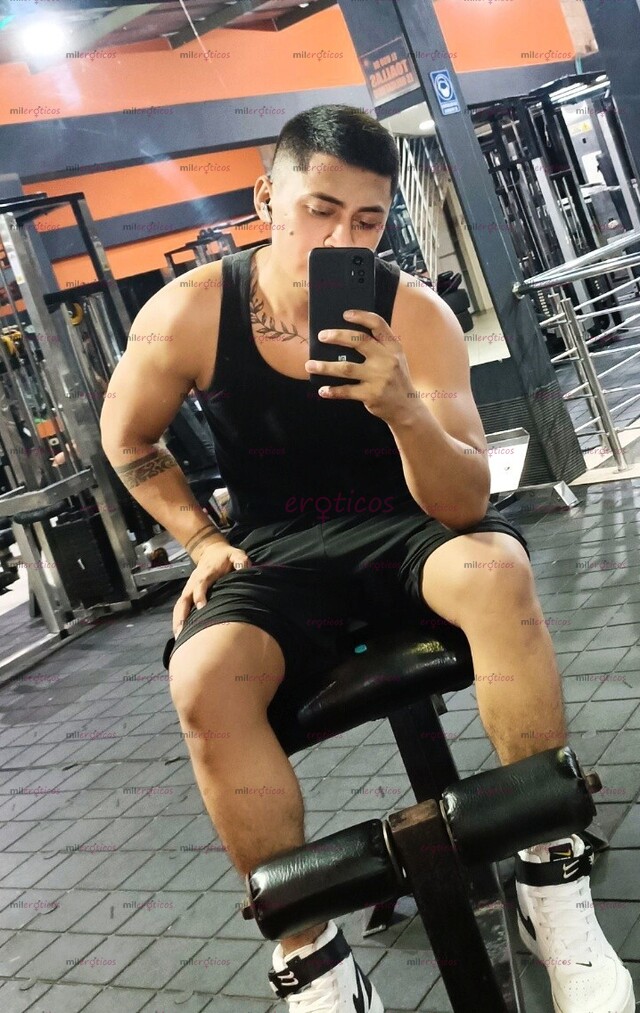 FOTOS DE CHICO HOT PARA TRÍOS DISPUESTO A COMPLACERTE PARA PAREJAS DE MENTE ABIERTA