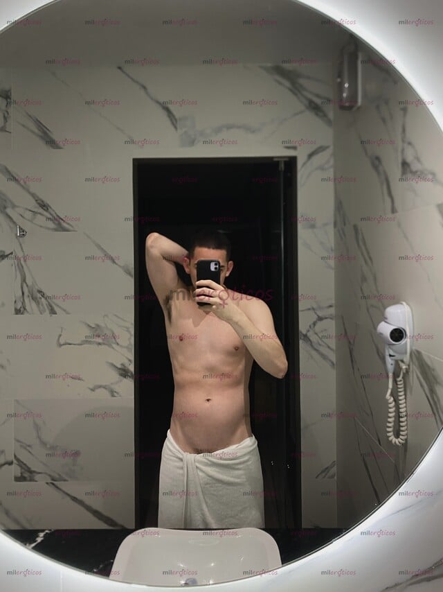 FOTOS DE DÉJATE CONSENTIR CON EL CULITO Y LA VERGA DE ESTE NORTEÑO ¿QUIERES LECHITA?