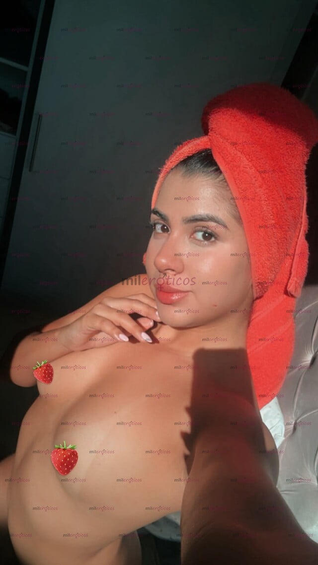 FOTOS DE HERMOSA FLACA CON GANAS DE PENEEE Y LECHE
