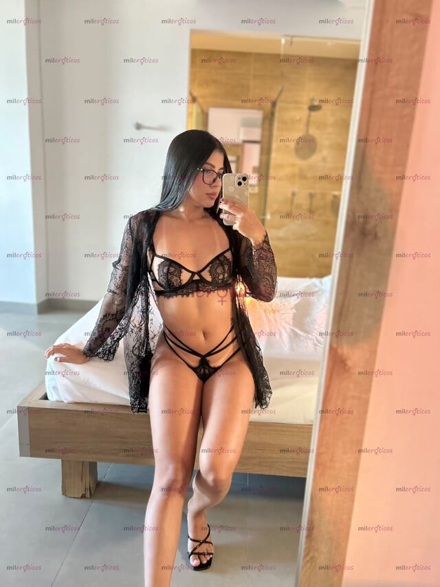 FOTOS DE HERMOSA FLACA CON GANAS DE PENEEE Y LECHE