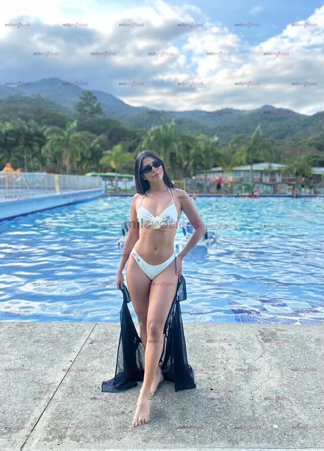 FOTOS DE HERMOSA FLACA CON GANAS DE PENEEE Y LECHE