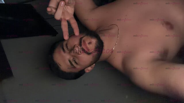 FOTOS DE JOVEN GORDITO BARBÓN Y DISCRETO CON GANAS DE CUMPLIR TODOS TUS DESEOS