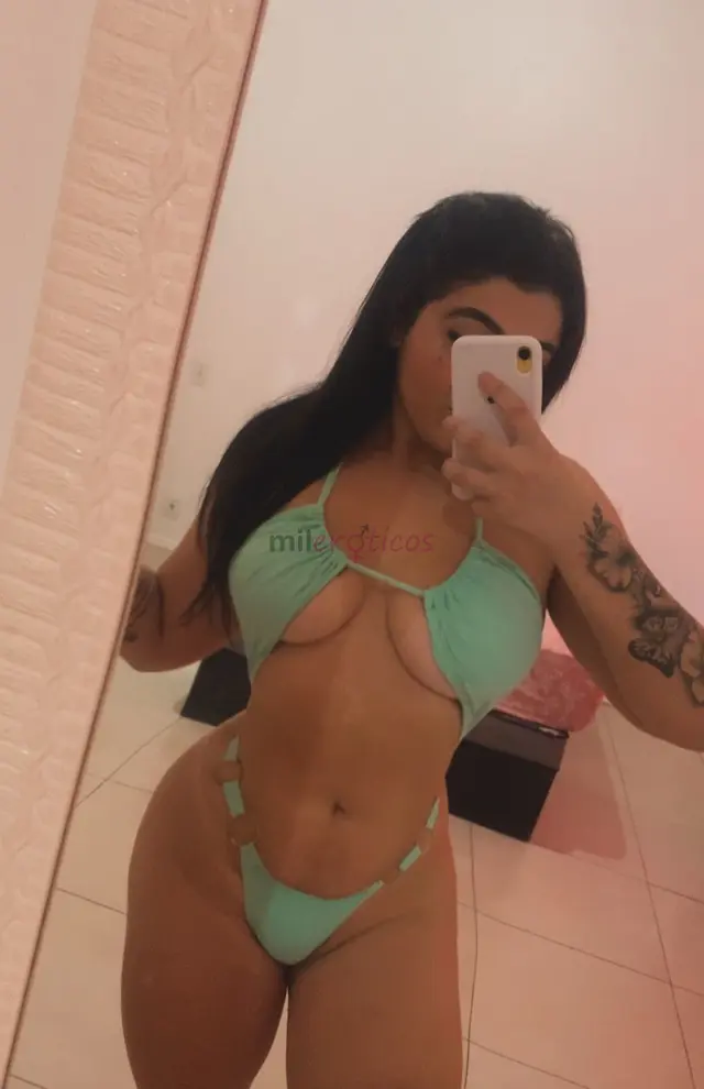 Branquinha tesuda cara de safada com uma bucetinha doce apertadinha e uma bunda redondinha gostosa demais amo 69 e chupo muito gostoso sou uma safada...