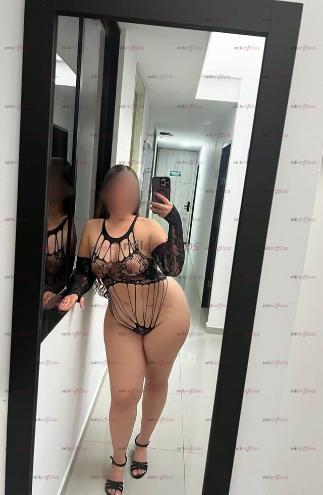 FOTOS DE SEXY CHICA DE CURVAS GRANDES EN PENTH HOUSE.