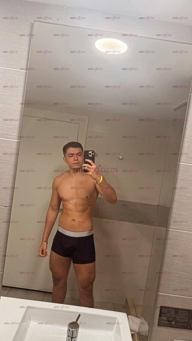 FOTOS DE HOLA! AQUÍ MAX CHICO AGRADABLE Y DIVERTIDO