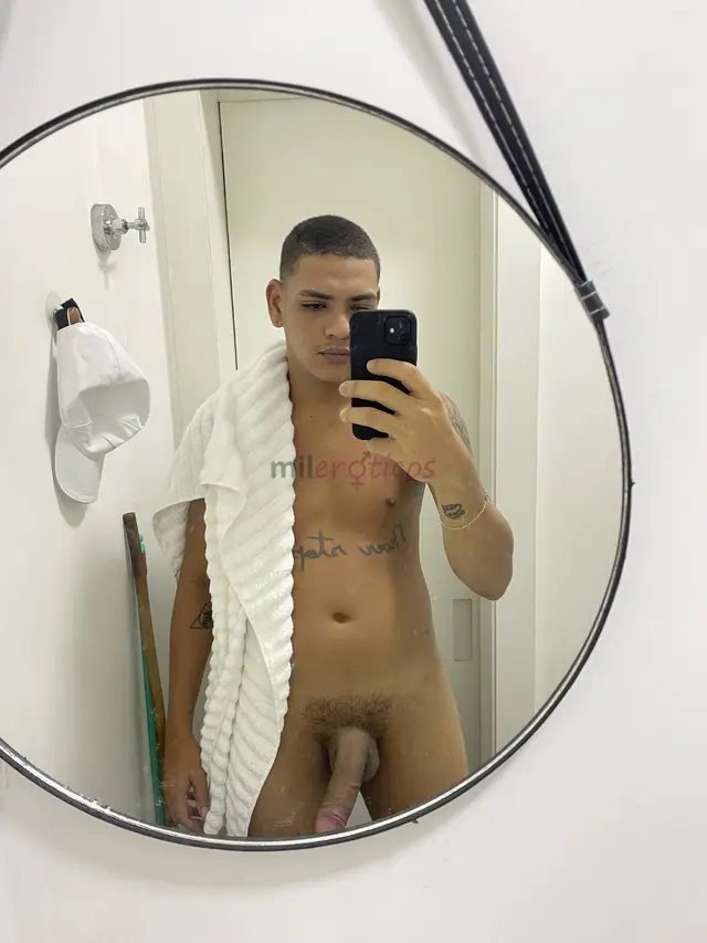 Ola me chamo gabriel barros tenho 23 anos amp 1 83 de altura bem dotado 23 cm de pica grossa homem alto moreno bem cuidado e com presenca marcante ten...