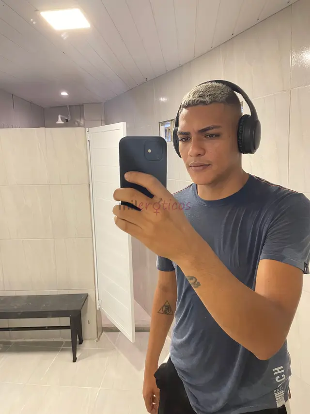 Ola me chamo gabriel barros tenho 23 anos amp 1 83 de altura bem dotado 23 cm de pica grossa homem alto moreno bem cuidado e com presenca marcante ten...