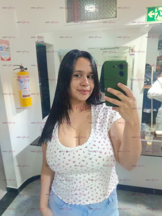 FOTOS DE LLÁMAME Y HARE TUS MAYORES DESEOS CON ESTA LINDA VENEZOLANA