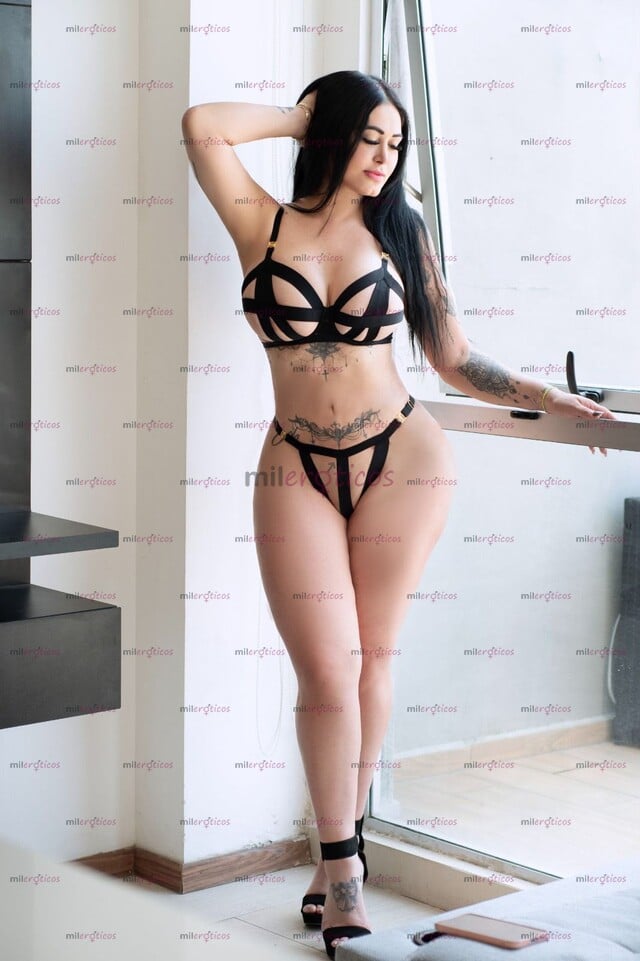 FOTOS DE ROMINA , CHICA TATUADA , LINDAS CADERAS Y GRANDES BUBIS