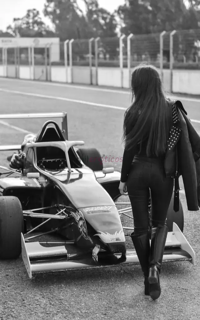 Soy de esas personas que hacen que el tiempo pase mas rapido y los problemas se sientan mas pequenos me considero una mujer alegre carinosa y muy faci...