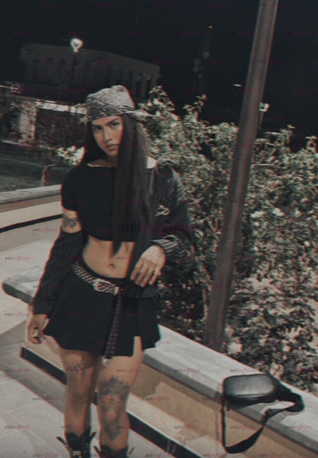 FOTOS DE CHICA BONITA MORENITA, TATUADA Y MUY COMPLACIENTE