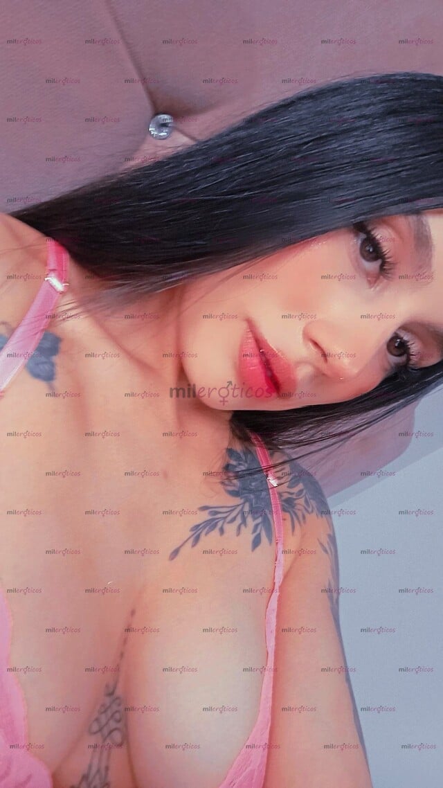FOTOS DE CHICA PRECIOSA DELGADA CON LABIOS SENSUALES Y UNA FIGURA PROVOCADORA Y NINFÓMAN