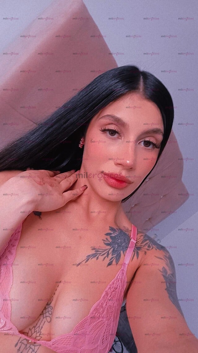 FOTOS DE CHICA PRECIOSA DELGADA CON LABIOS SENSUALES Y UNA FIGURA PROVOCADORA Y NINFÓMAN