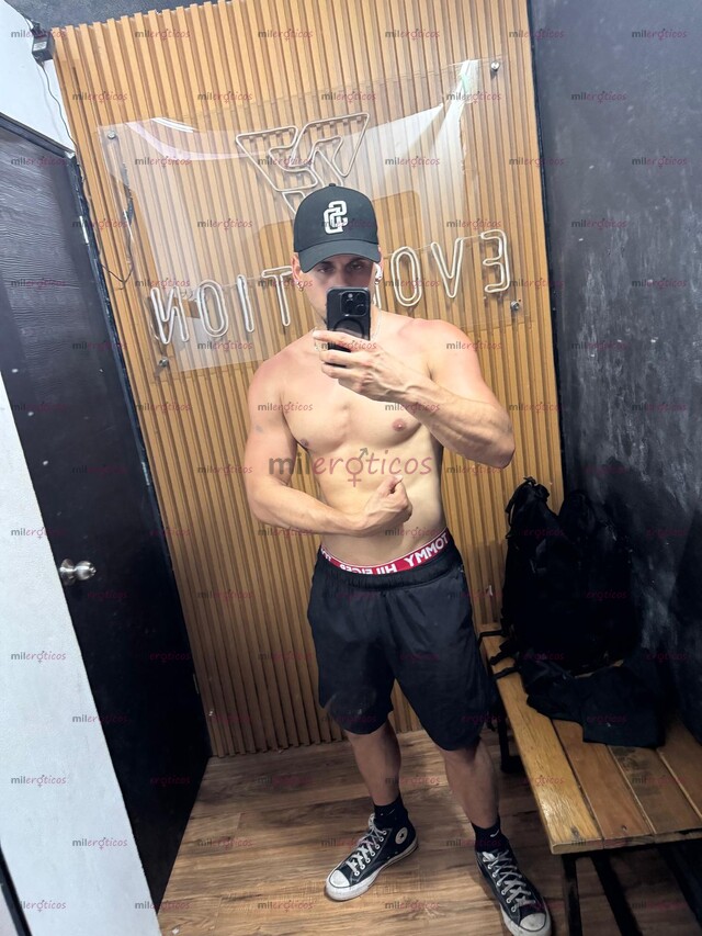 FOTOS DE HOMBRE DE GYMNACIO MUY ATENTO Y CON MUCHA PASION